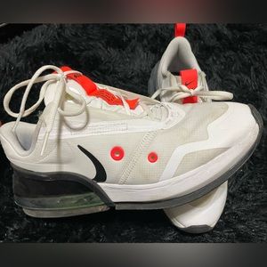 Nike air max (women’s size 9.5)